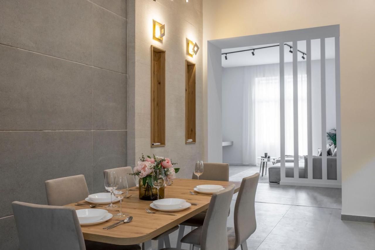 Luxurious & Spacious Central Residence With Balcony Budapest Exteriör bild