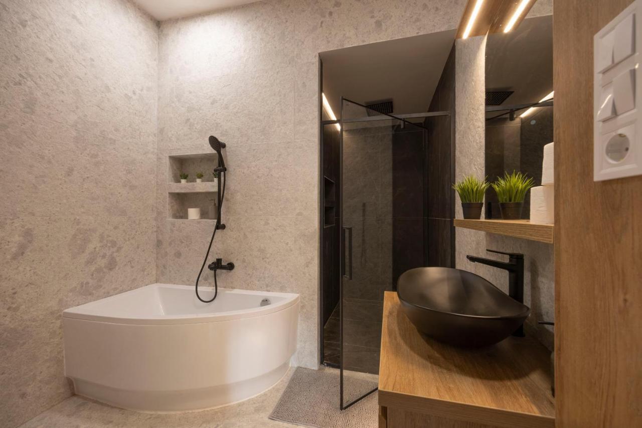 Luxurious & Spacious Central Residence With Balcony Budapest Exteriör bild