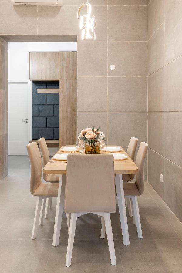 Luxurious & Spacious Central Residence With Balcony Budapest Exteriör bild